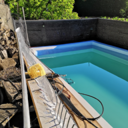 Piscine Extérieure à Coque : Élégance et Facilité d'Entretien Bron